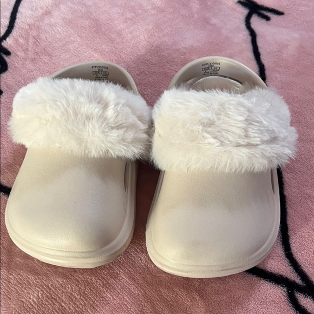Zara Kids Cream Slippers with Faux Fur